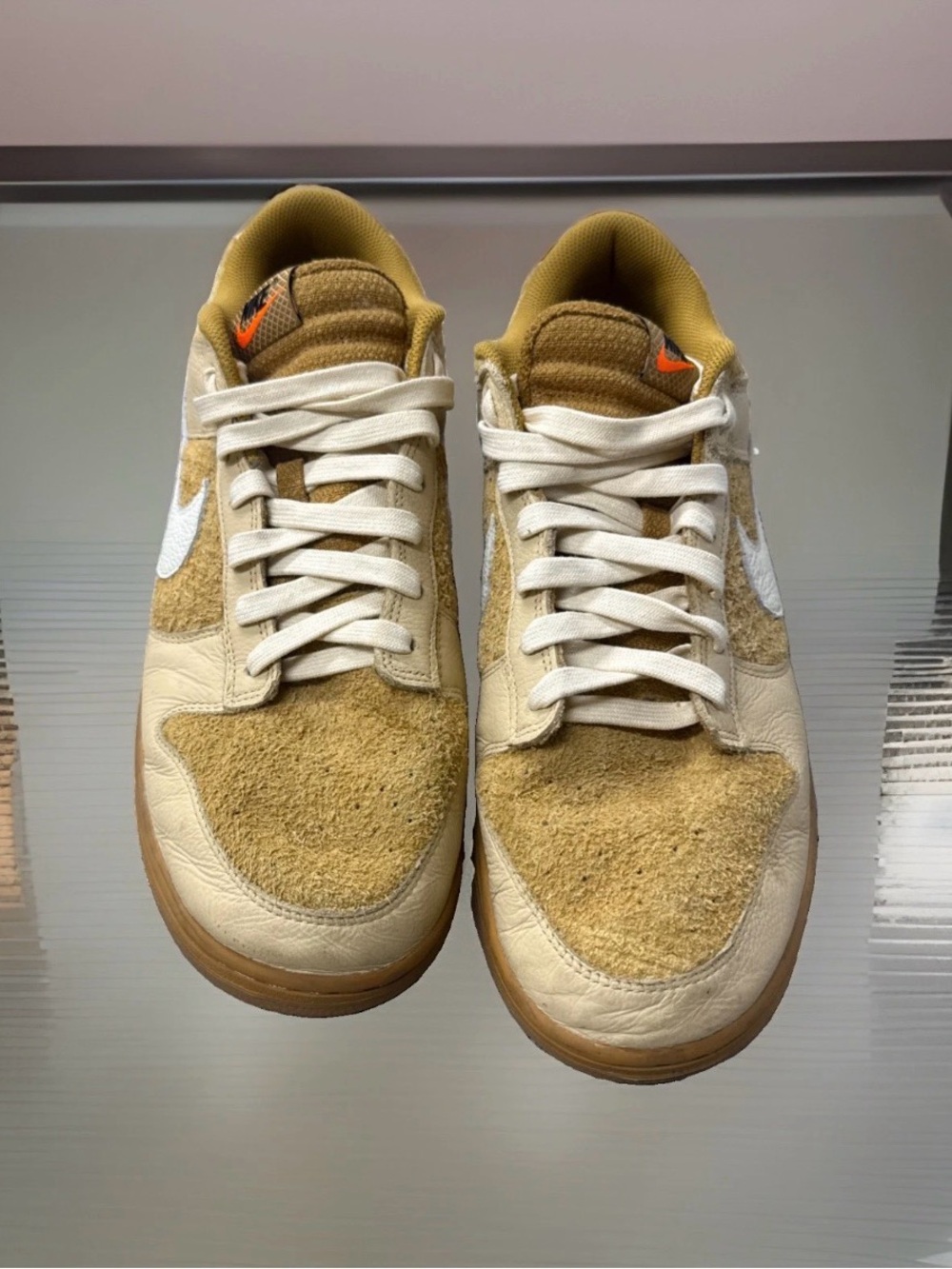Nike Men’s Tan, White & Gold Low-Top Sneakers - Picture 4 of 6